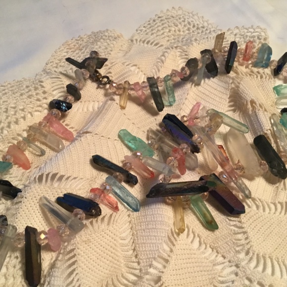 PRISM ELONGATED MULTICOLORED CRYSTAL & QUARTZ. NECKLACE MAGNETIC CLOSURE - Picture 6 of 8